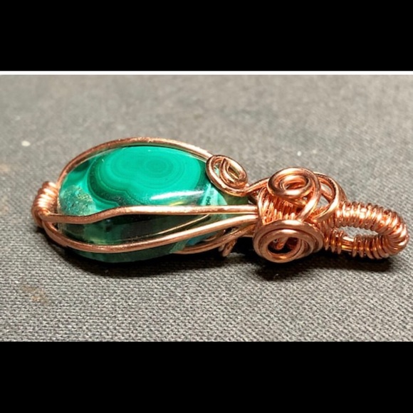 🦚⭐️adorable designer malachite wrapped pendant - Picture 8 of 16